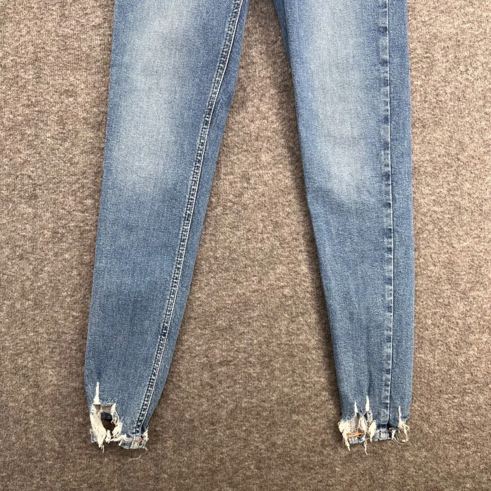 Topshop Jamie High Rise Skinny Jeans Medium Wash Distressed Hem W25 L32‎ Blue